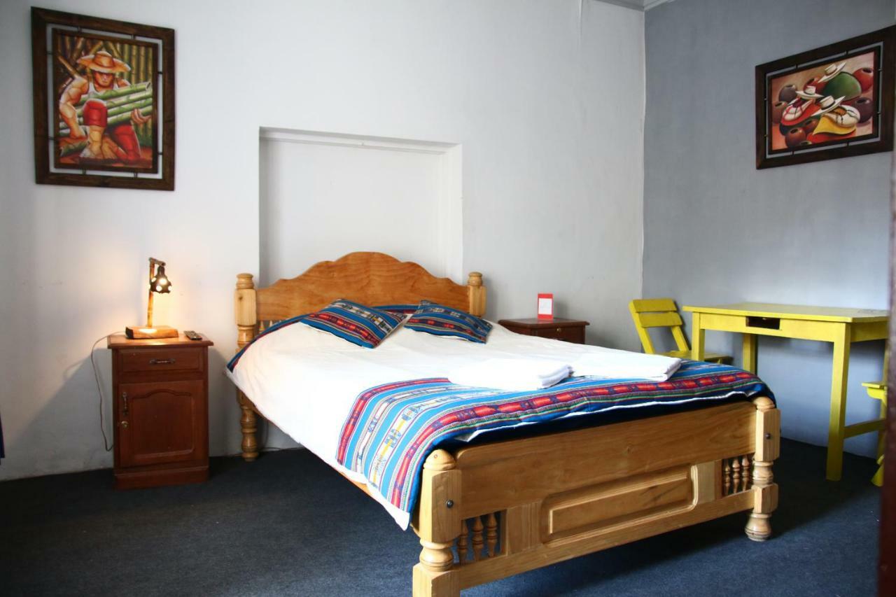 Jaguar House Hostel Кочабамба Екстериор снимка